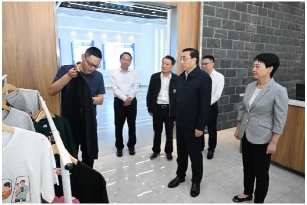 費高云在蜀山區調研